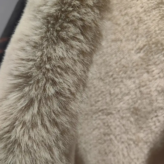 EB | Poncho-Jacke - Luxus-Damenumhang mit Kapuze und Fake-Fur-Besatz