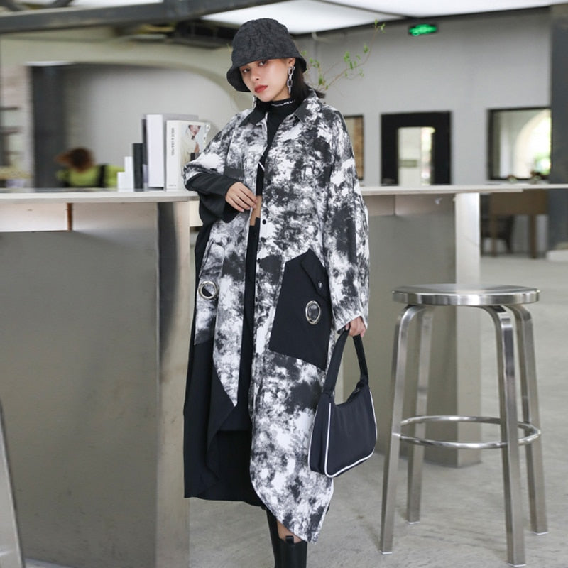 EB | Wolkiger Nachthimmel Trenchcoat
