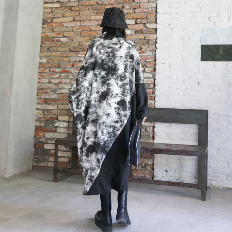 EB | Wolkiger Nachthimmel Trenchcoat