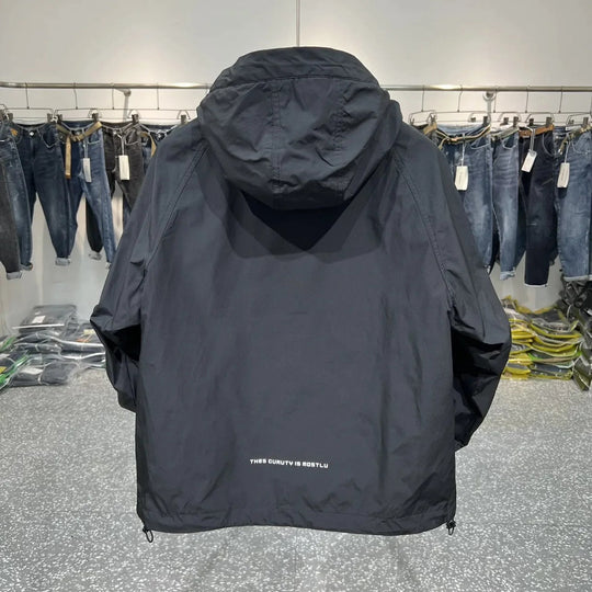 EB | Moderner Windbreaker mit Kapuze