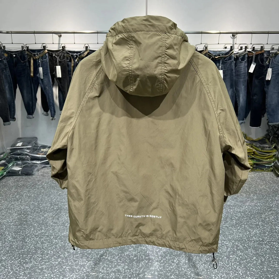 EB | Moderner Windbreaker mit Kapuze