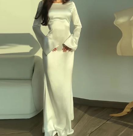 Elegantes Satin-Abendkleid mit langen Ärmeln