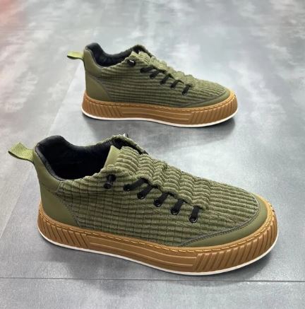Solide Turnschuhe für Männer EB