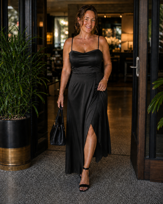 Elegantes Damen-Kleid mit fließendem Schnitt | EB