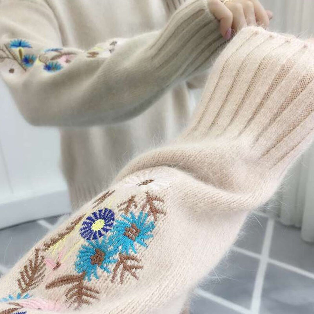 EB | Strickpullover mit floraler Stickerei