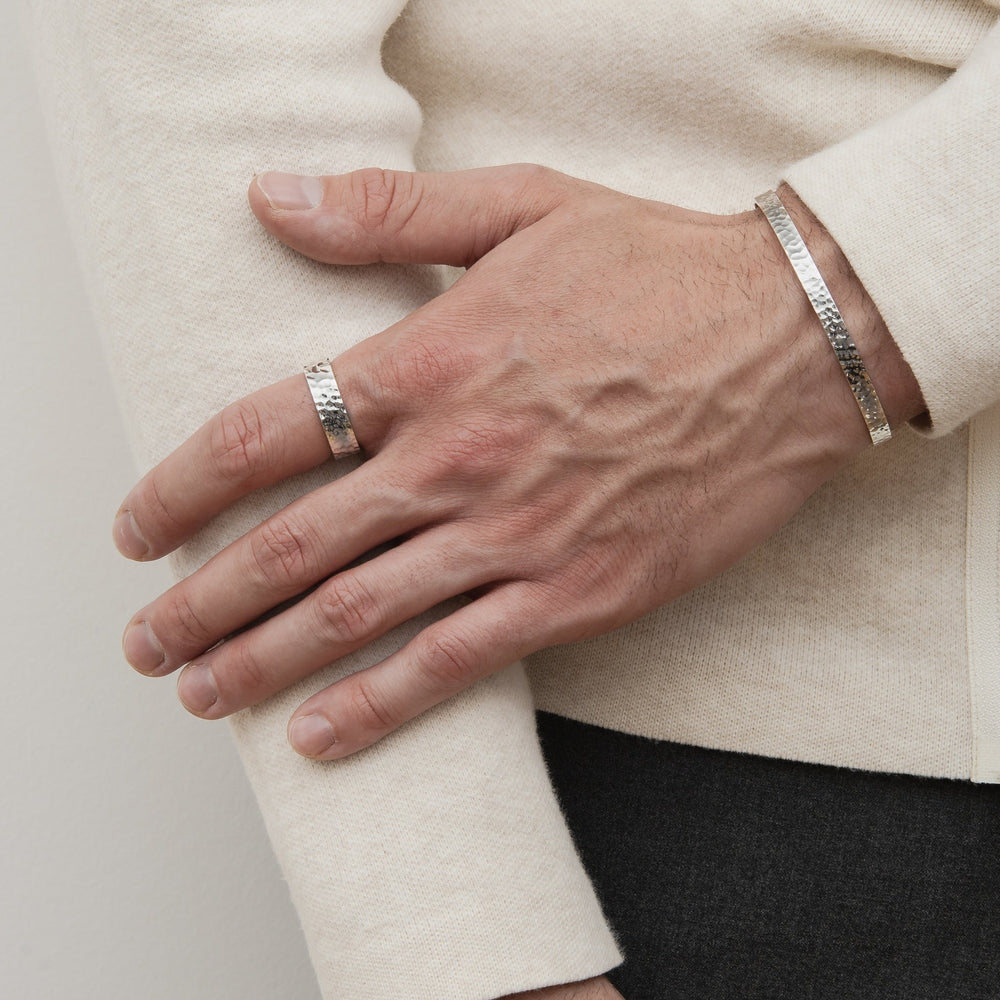 EB | Schlankes Silberarmband mit Gehämmertem Muster für Herren