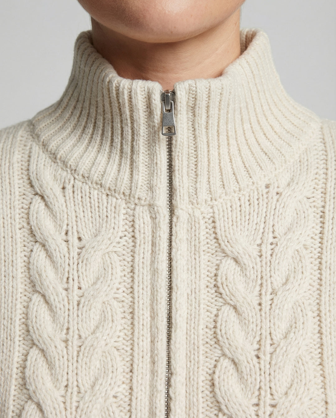 Damen Strickjacke mit hohem Kragen und Reißverschluss EB