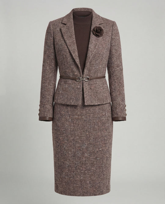 Zweiteiliger Tweedanzug mit tailliertem Kurzblazer und knielangem Rock EB