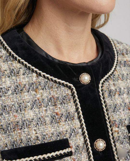 Tweed-Blazer im Bouclé-Look mit Samtbesatz und schlanker Anzughose EB