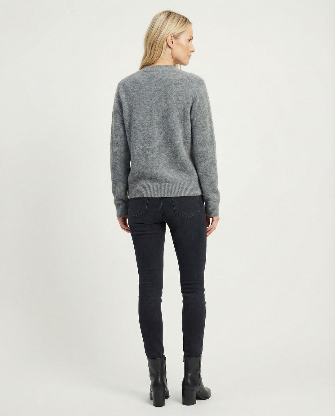 Flauschiger Kurzcardigan aus Alpaka-Mix mit verdeckter Knopfleiste und breiten Rippbündchen EB