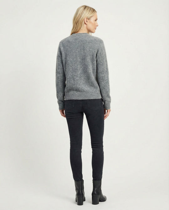 Flauschiger Kurzcardigan aus Alpaka-Mix mit verdeckter Knopfleiste und breiten Rippbündchen EB