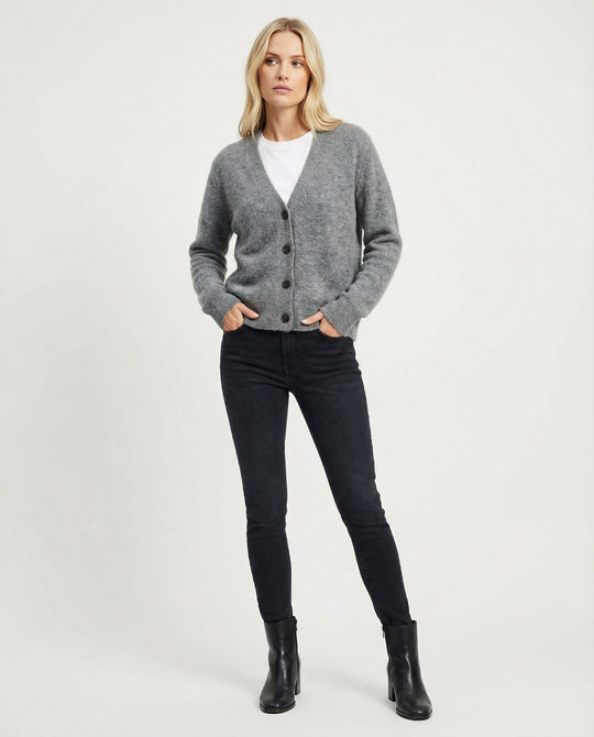 Flauschiger Kurzcardigan aus Alpaka-Mix mit verdeckter Knopfleiste und breiten Rippbündchen EB