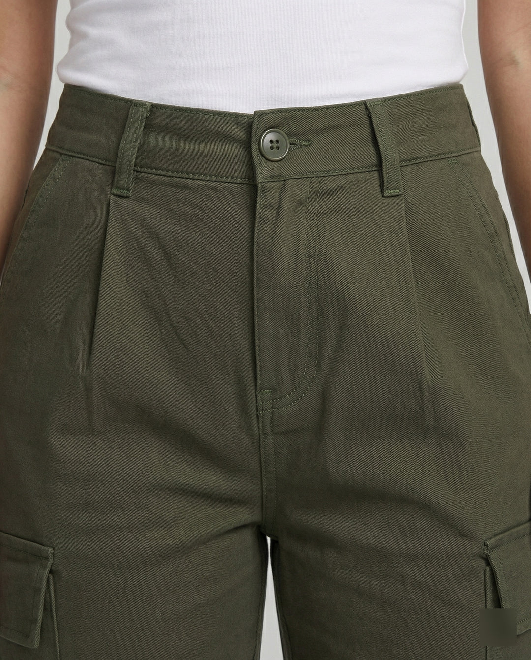Hochtaillierte Cargohose im Palazzo-Stil mit elastischem Bund, aufgesetzten Klappentaschen und markanten Nähten EB
