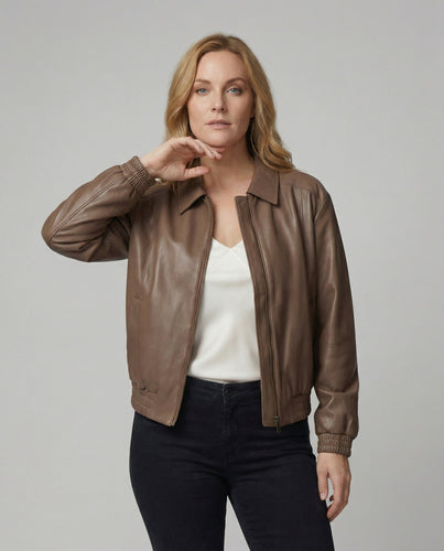 Kurze Lederblousonjacke mit Hemdkragen, verdecktem Reißverschluss und elastischen Bündchen EB