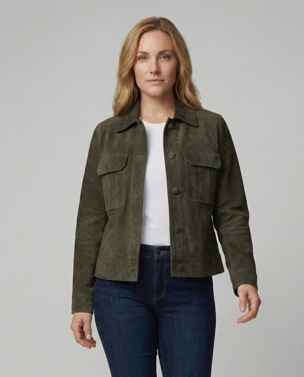 Kurze Velourslederjacke im Utility-Stil mit aufgesetzten Klappentaschen und bezogenen Knöpfen EB