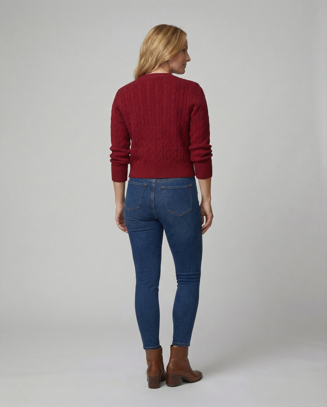 Kurzgeschnittene Zopfmuster-Strickjacke mit Rundhalsausschnitt und Rippenbund EB