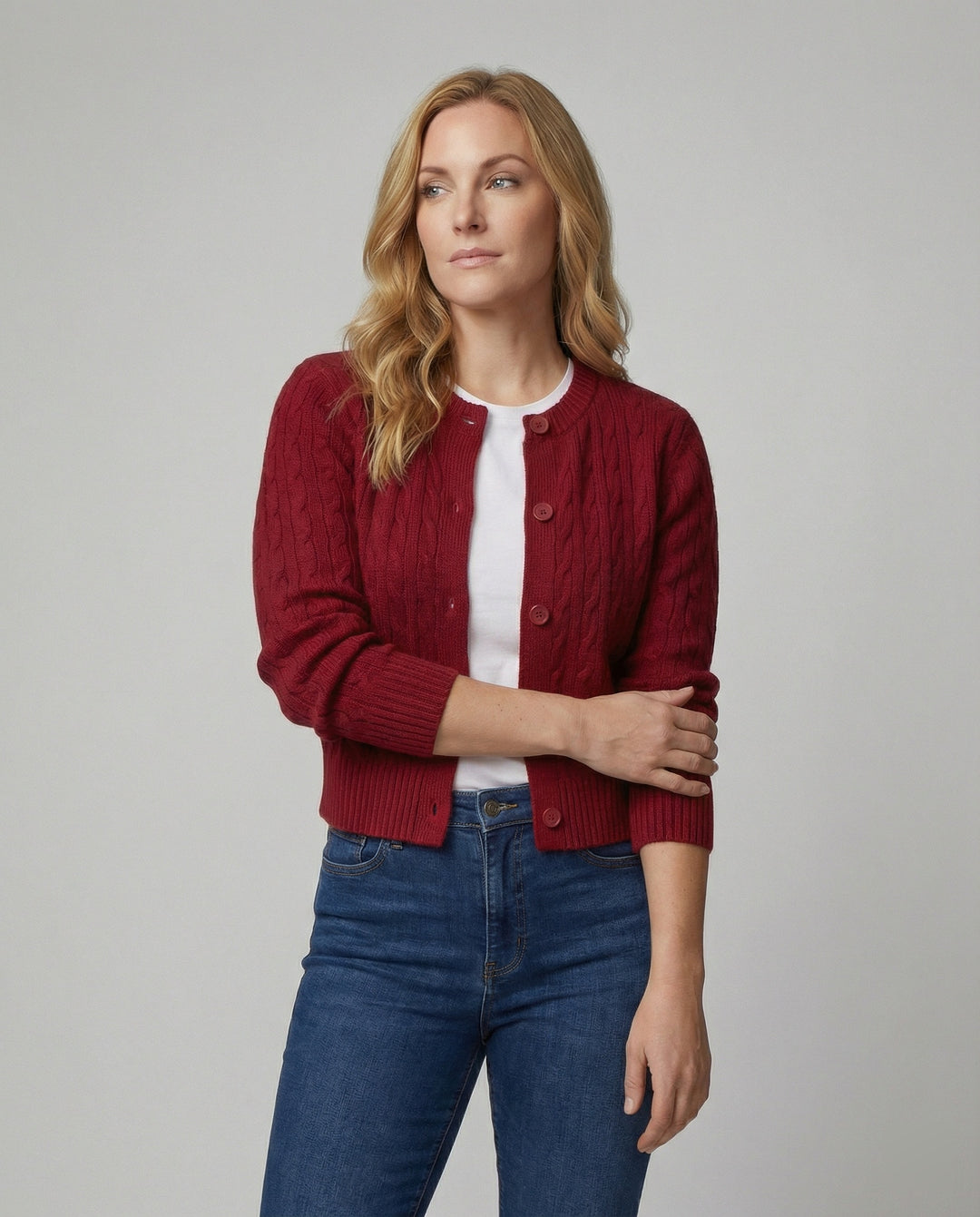 Kurzgeschnittene Zopfmuster-Strickjacke mit Rundhalsausschnitt und Rippenbund EB