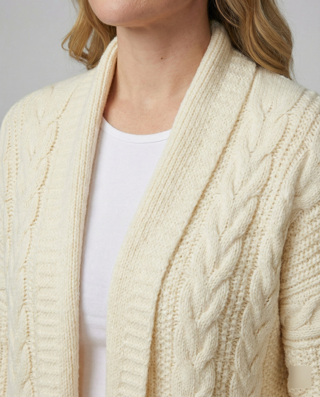Lange offene Zopfmuster-Strickjacke mit überschnittener Schulter EB