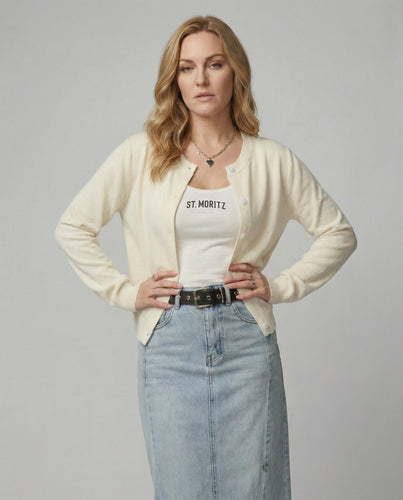 Leichte Feinstrick-Cardigan mit Rundhalsausschnitt, soften Rippbündchen und minimalistischer Knopfleiste EB