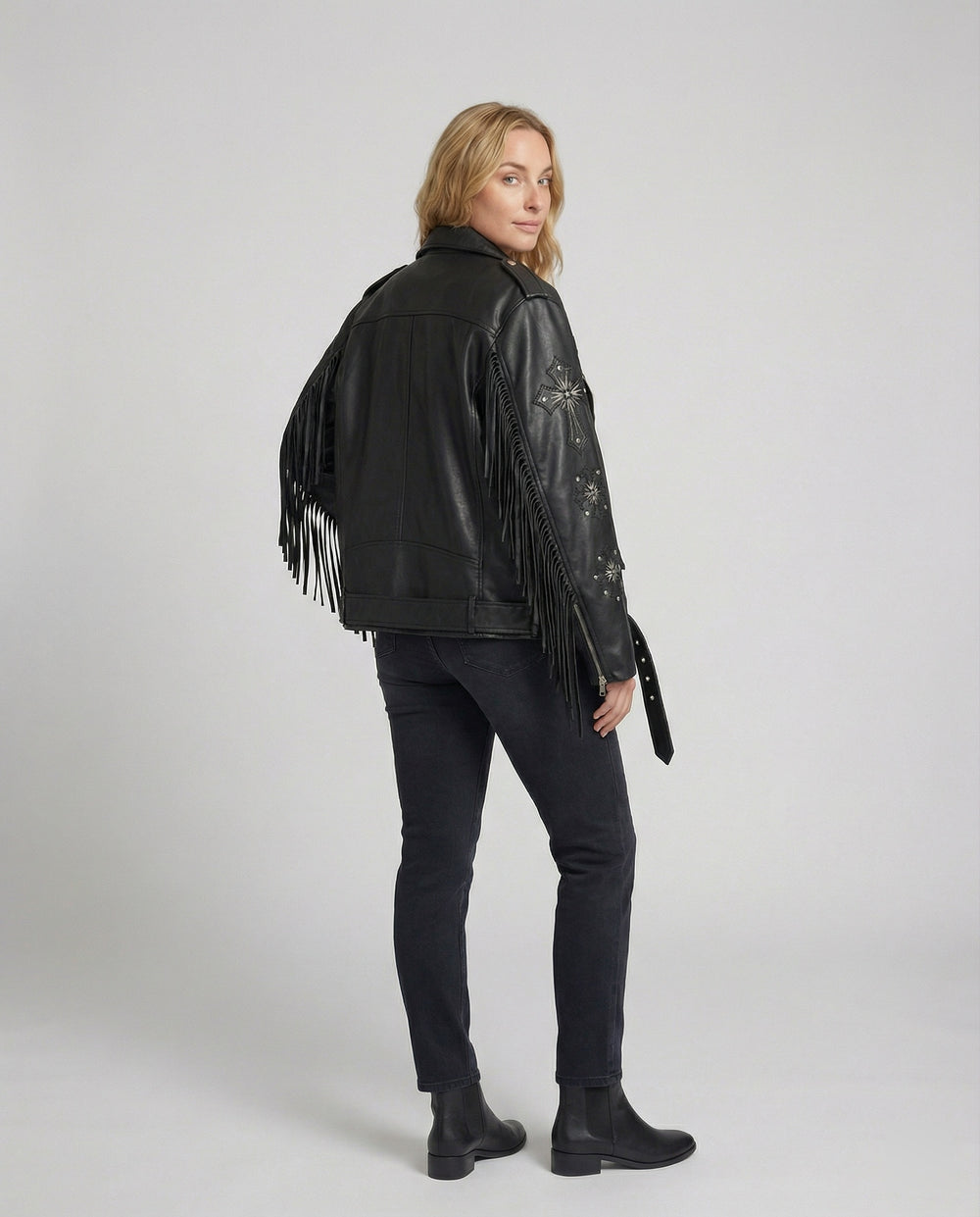 Oversized Kunstleder-Bikerjacke mit Sternnieten, Schnallen und verstellbarem Taillengürtel EB