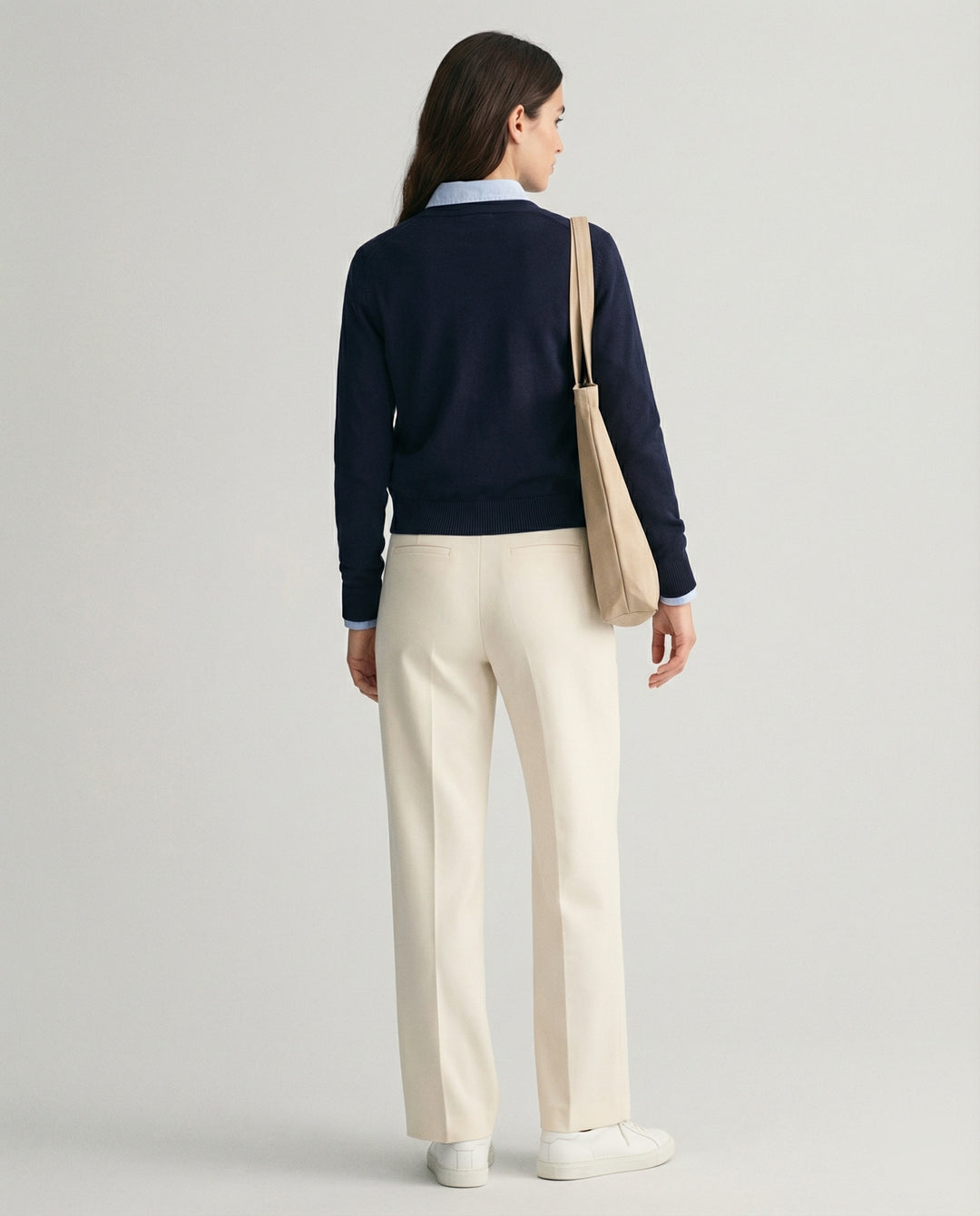 Seidenweiche Twill-Marlenehose mit hoher Bundführung, fixierter Bügelfalte und seitlichen Eingrifftaschen EB