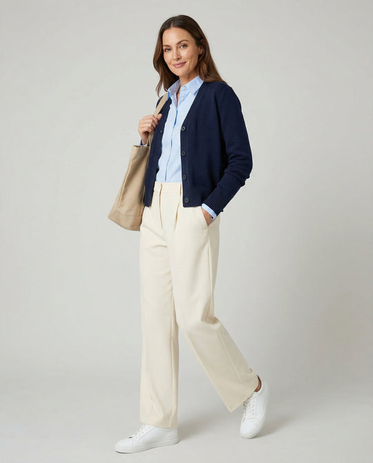 Seidenweiche Twill-Marlenehose mit hoher Bundführung, fixierter Bügelfalte und seitlichen Eingrifftaschen EB