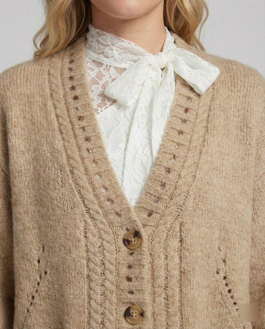 Weicher Mohair-Mix-Cardigan mit dekorativer Lochpasse, überlangen Ärmeln und aufgesetzten Taschen EB