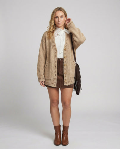 Weicher Mohair-Mix-Cardigan mit dekorativer Lochpasse, überlangen Ärmeln und aufgesetzten Taschen EB