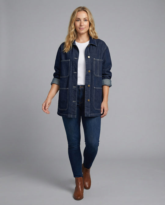 Weit geschnittene Jeansjacke im Mantelstil mit aufgesetzten Taschen EB