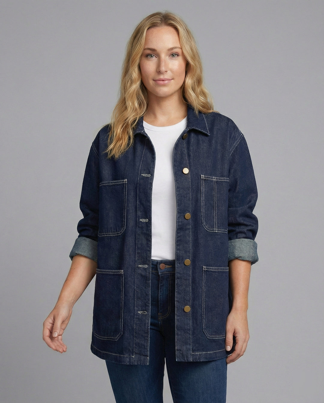 Weit geschnittene Jeansjacke im Mantelstil mit aufgesetzten Taschen EB