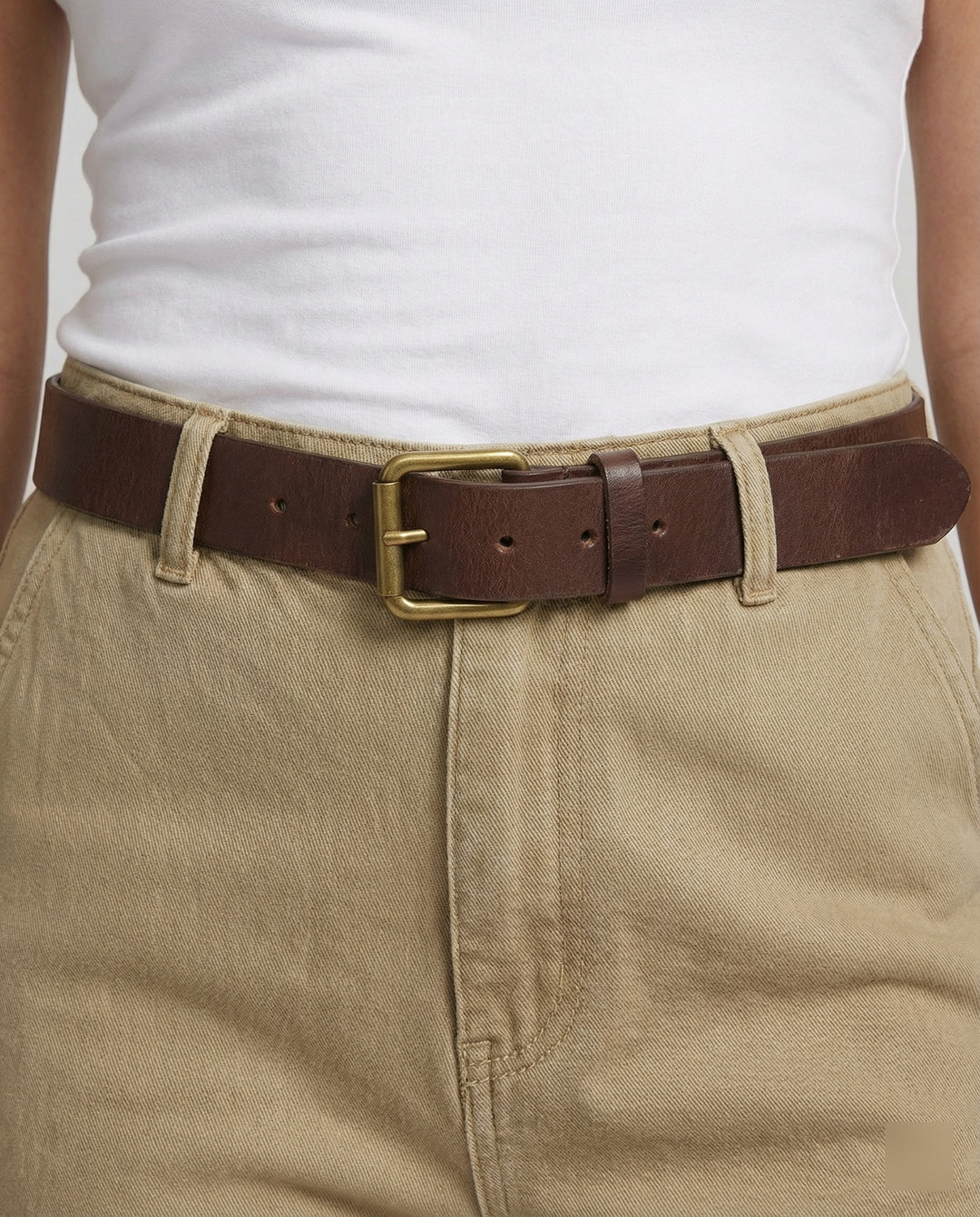 Weit geschnittene hochtaillierte Arbeitslook-Hose mit tiefem Schritt, Teilungsnähten und verstellbarem Saum EB