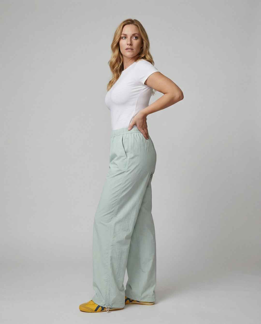 Weite Palazzo-Hose mit elastischem Gummibund, Eingrifftaschen und Kordelzugsaum EB