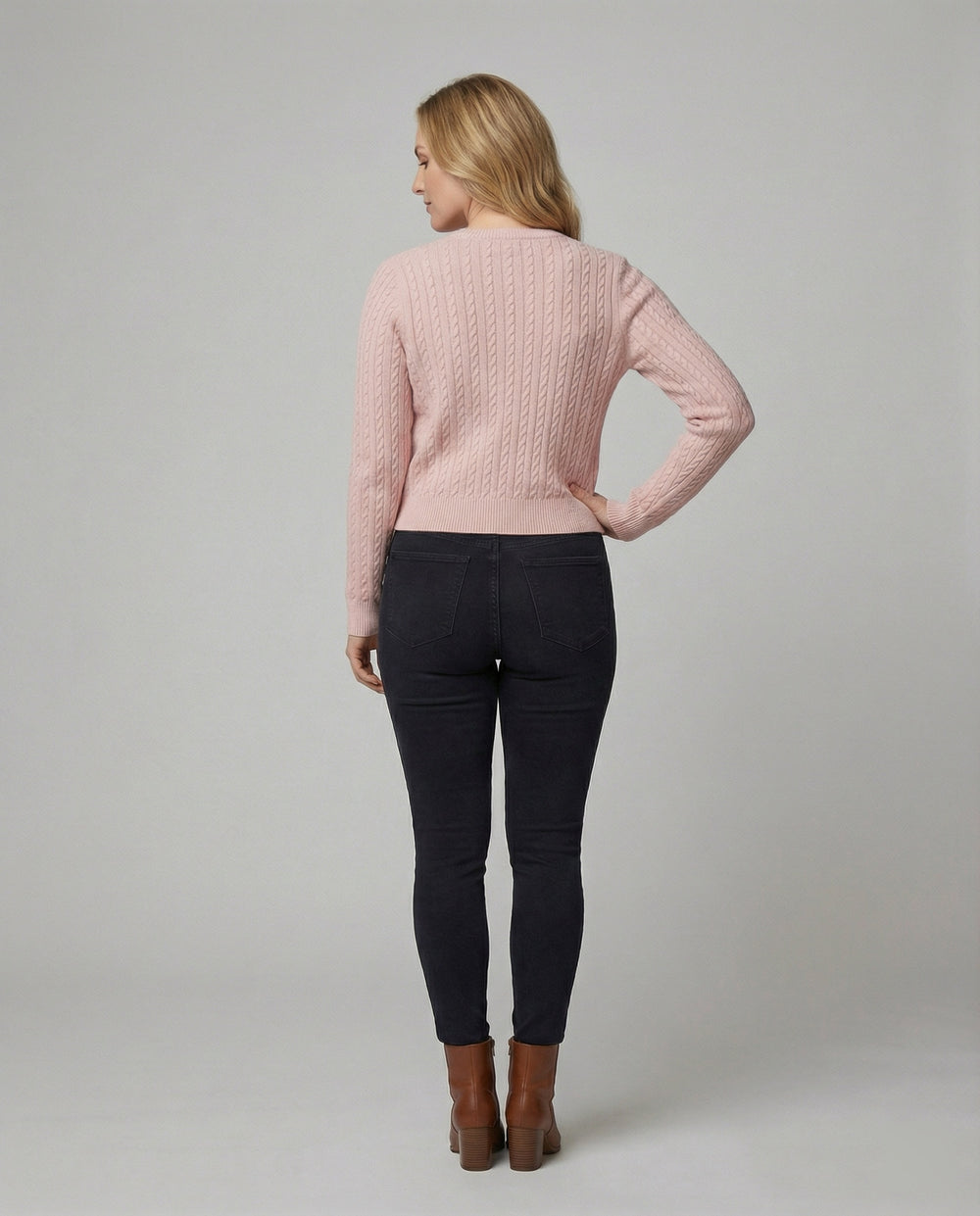 Zartes Spitzencami aus Feinstrick mit V-Ausschnitt und Rippbund EB
