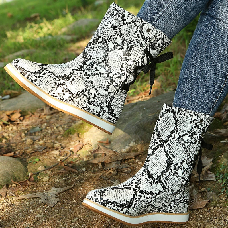 EB | Knöchellange Stiefel - Wildledermaterial - Schnürdetail - Flache Gummisohle