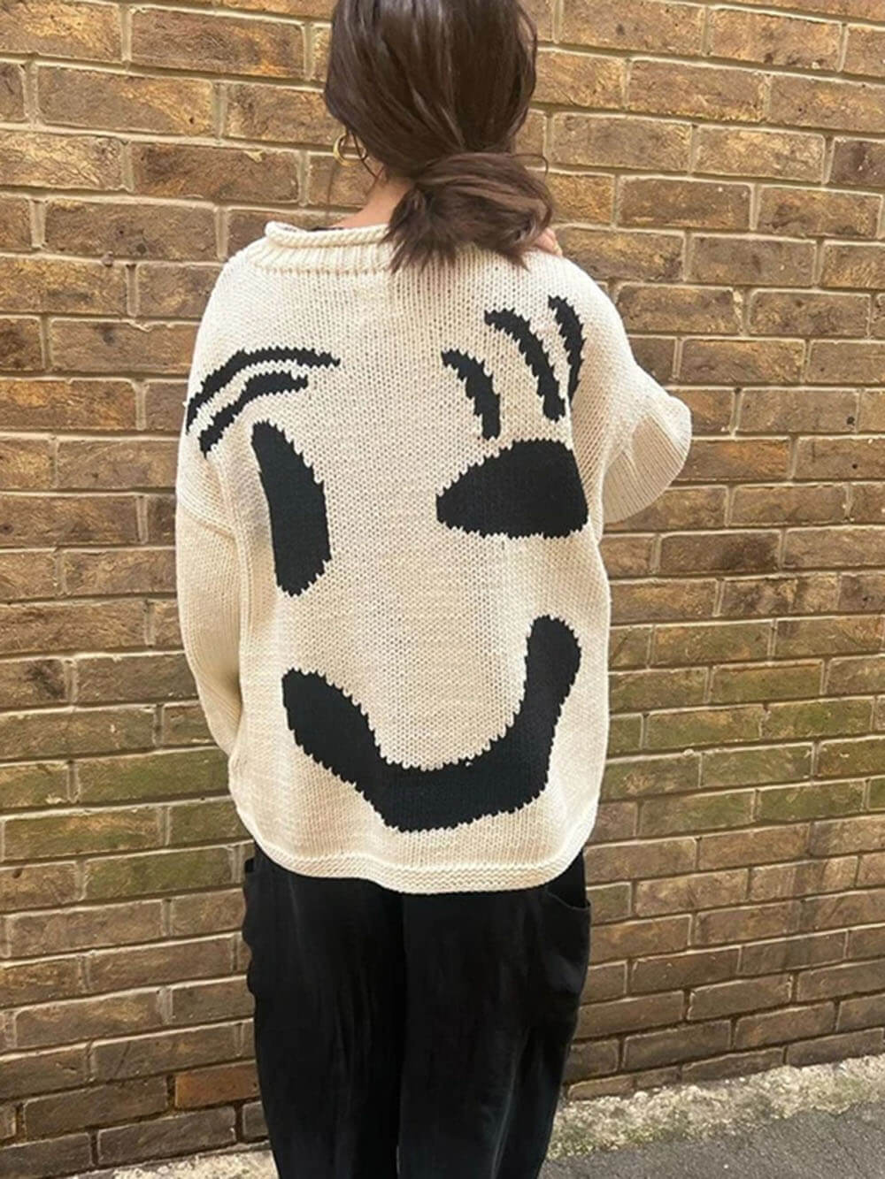 EB | Strickpullover Im Künstlerstil - Gemütlicher Freizeit-Jumper mit Abstraktem Gesichtsmuster