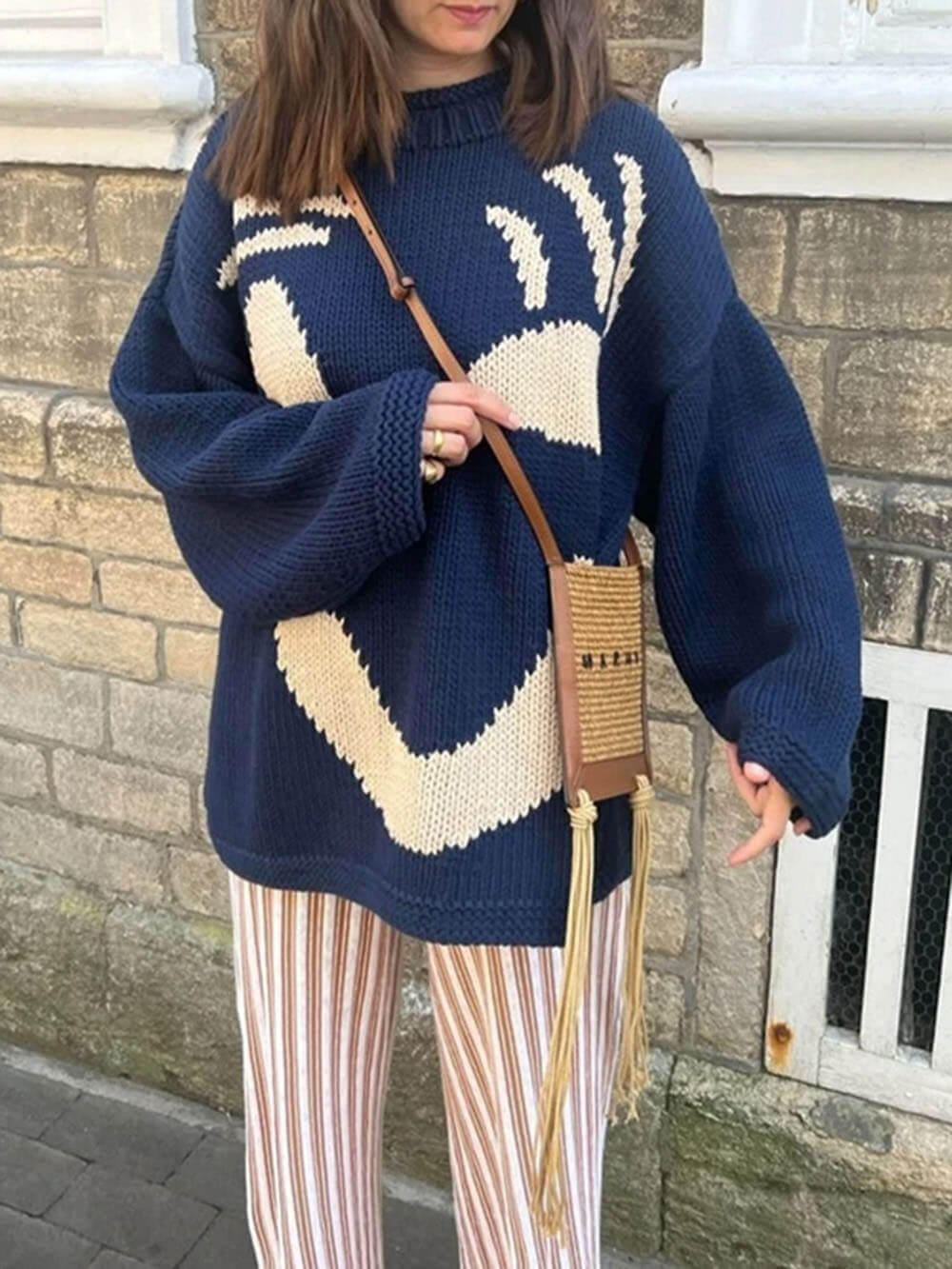 EB | Strickpullover Im Künstlerstil - Gemütlicher Freizeit-Jumper mit Abstraktem Gesichtsmuster
