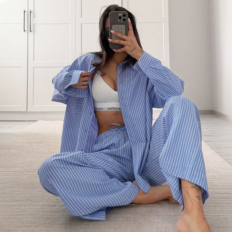 Damen gemütliches und stilvolles Pyjama-Set mit gestreiftem Design EB