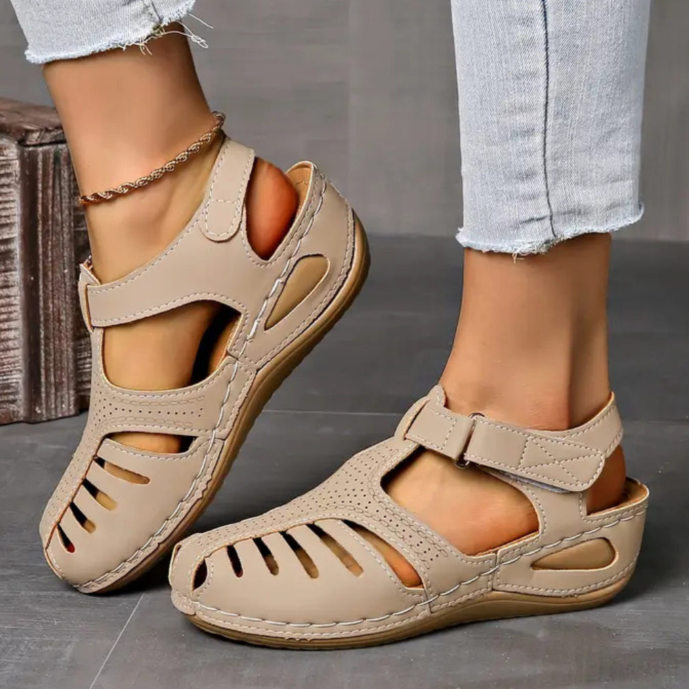 Moderne Sandalen für Damen EB