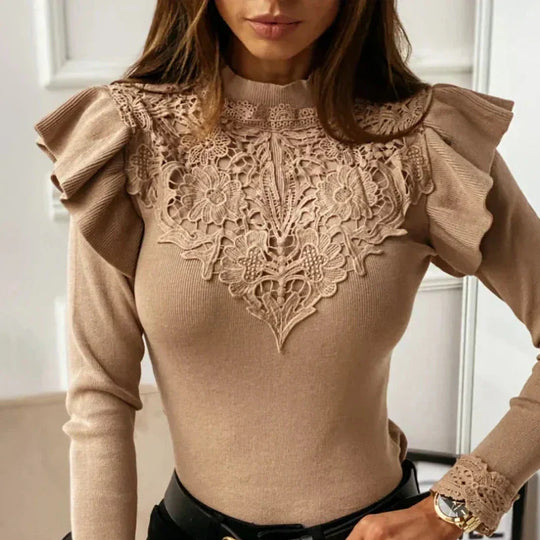 EB - Pullover mit Rollkragen, Rüschen und Spitzendetails