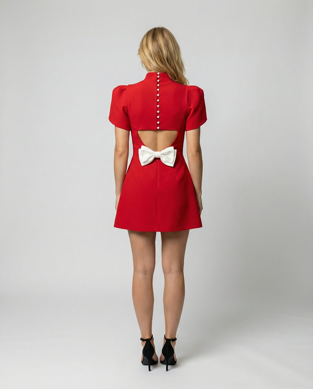Charmantes Rückenfreies Minikleid | EB