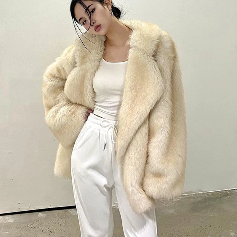 EB | Exklusiver Damen Pelzmantel mit urbanem Flair - Wintersaison 2024