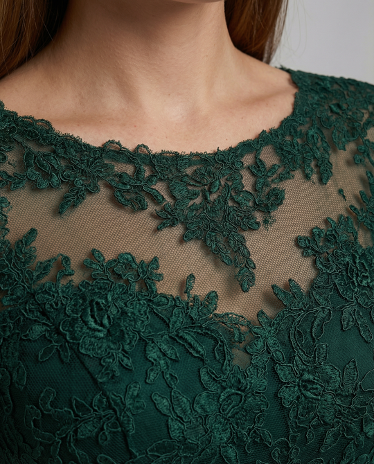 Festliches Maxikleid mit Spitzenbesatz für Damen | EB