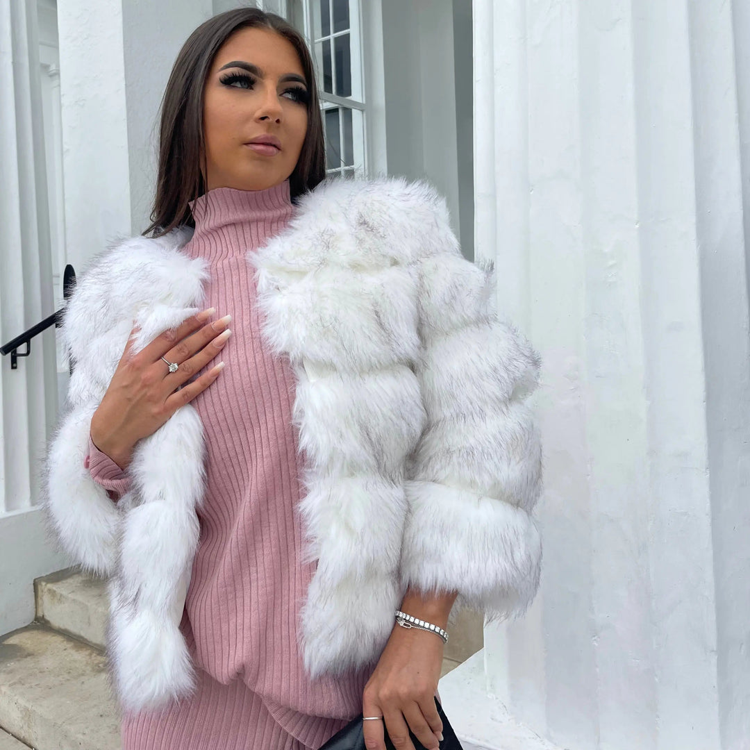 EB | Hochwertige Kunstfell Jacke Edles Design für Eleganz und Komfort