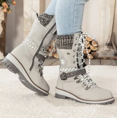 EB | Knöchelhohe Strickstiefel mit Schnürsenkeln, Reißverschluss und Riemen