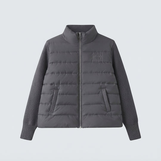 Damen nan kurz geschnittener Hybrid-Steppcardigan mit gesteppter Front, Strickärmeln und hohem Stehkragen EB