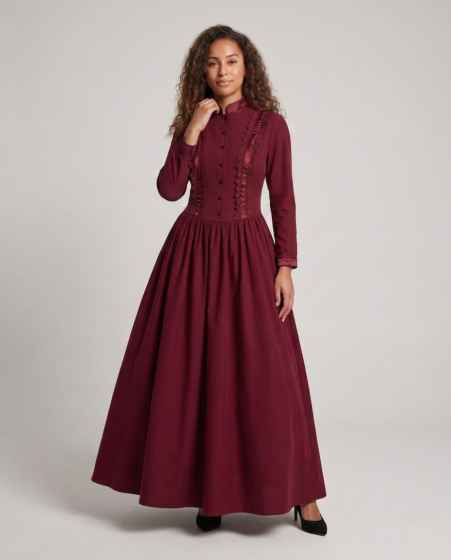 Damen Elegantes historisches Kleid mit detaillierter Blumenstickerei EB