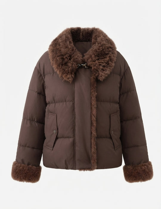 Damen nan kurze wattierte Jacke mit voluminösem Webpelzkragen, Teddybesatz an Ärmeln und verdeckter Knopfleiste EB