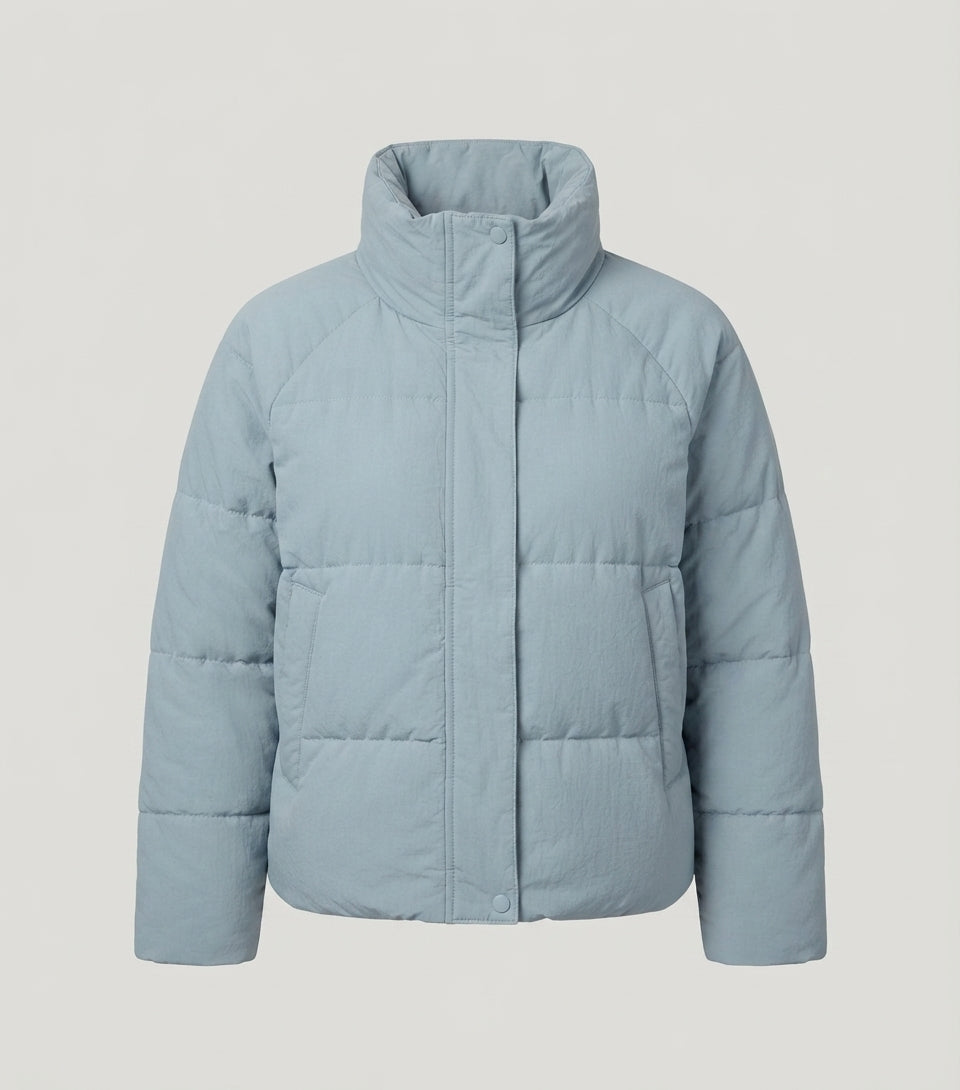 Damen nan kurzer Cloud‑Pufferjacke im Boxy‑Cut mit Karree‑Steppung, hohem Stehkragen und verdeckter Druckknopfleiste EB
