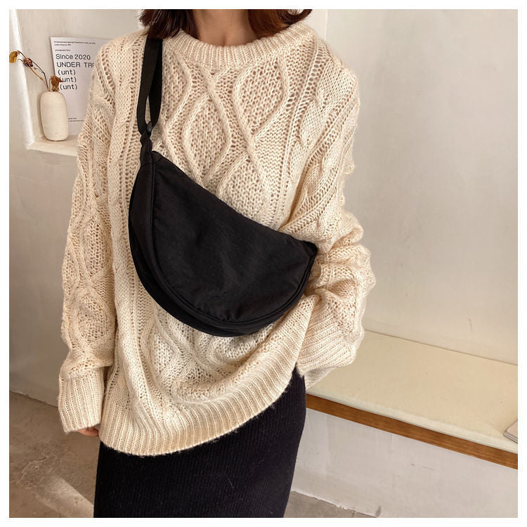 EB | Halbmondform Geflochtene Textur Minimalistisch und Kompakt