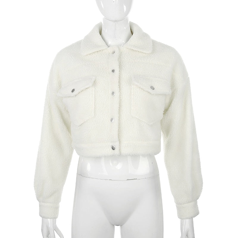 EB | Kurze Jacke aus synthetischer Schafwolle
